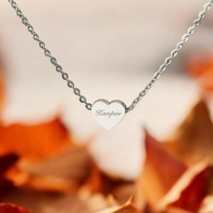 колие с гравирано сърце с име подарък