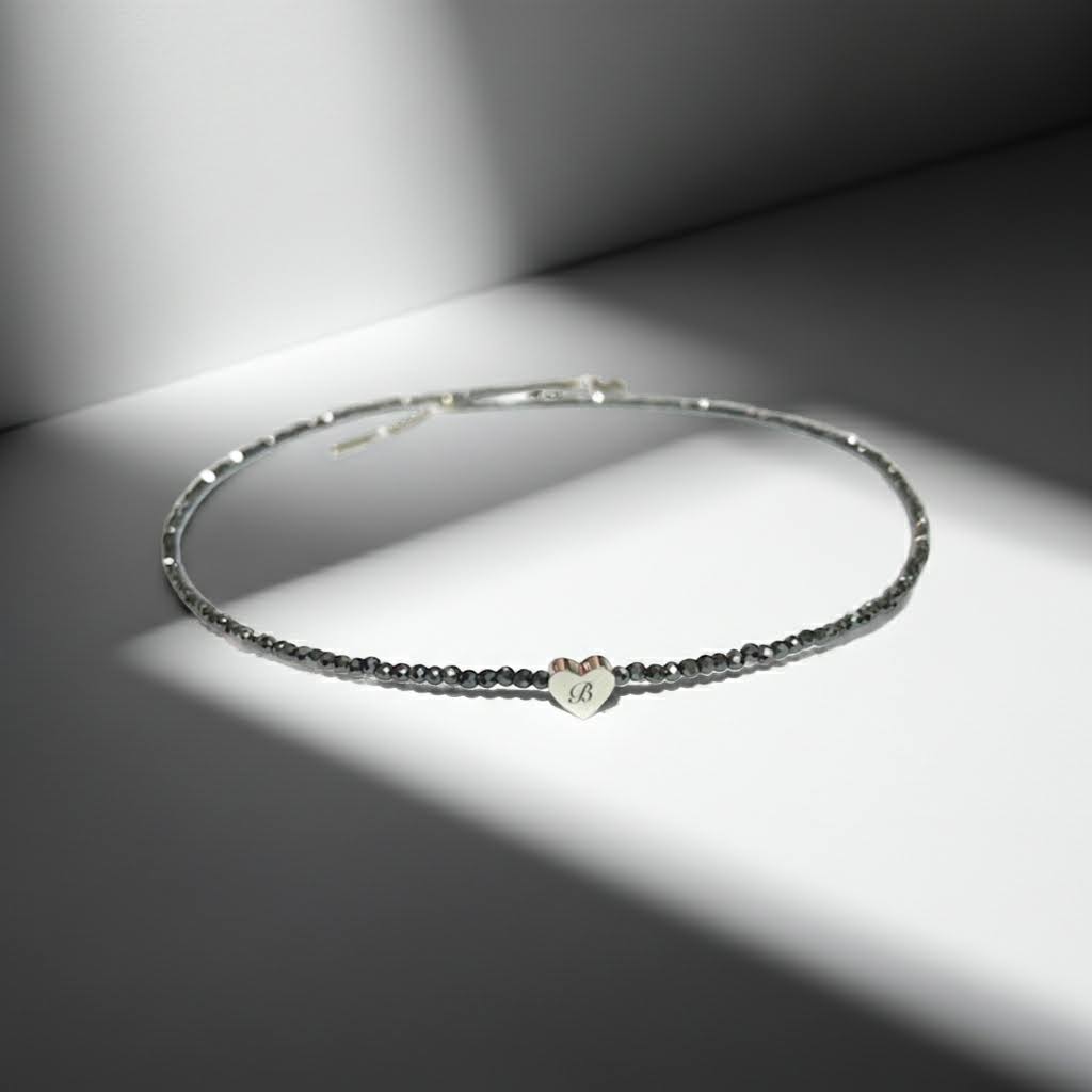 Гравирано колие с хематит и сърце