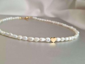 колие от естествени речни перли и сърце подарък