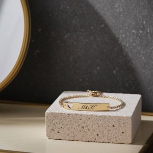 гравирана гривна със сърце