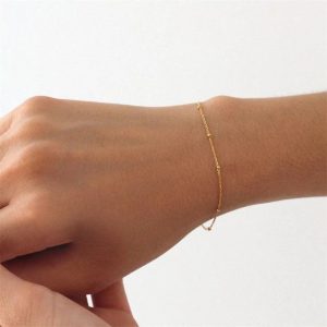 дамска гривна с малки топчета подарък