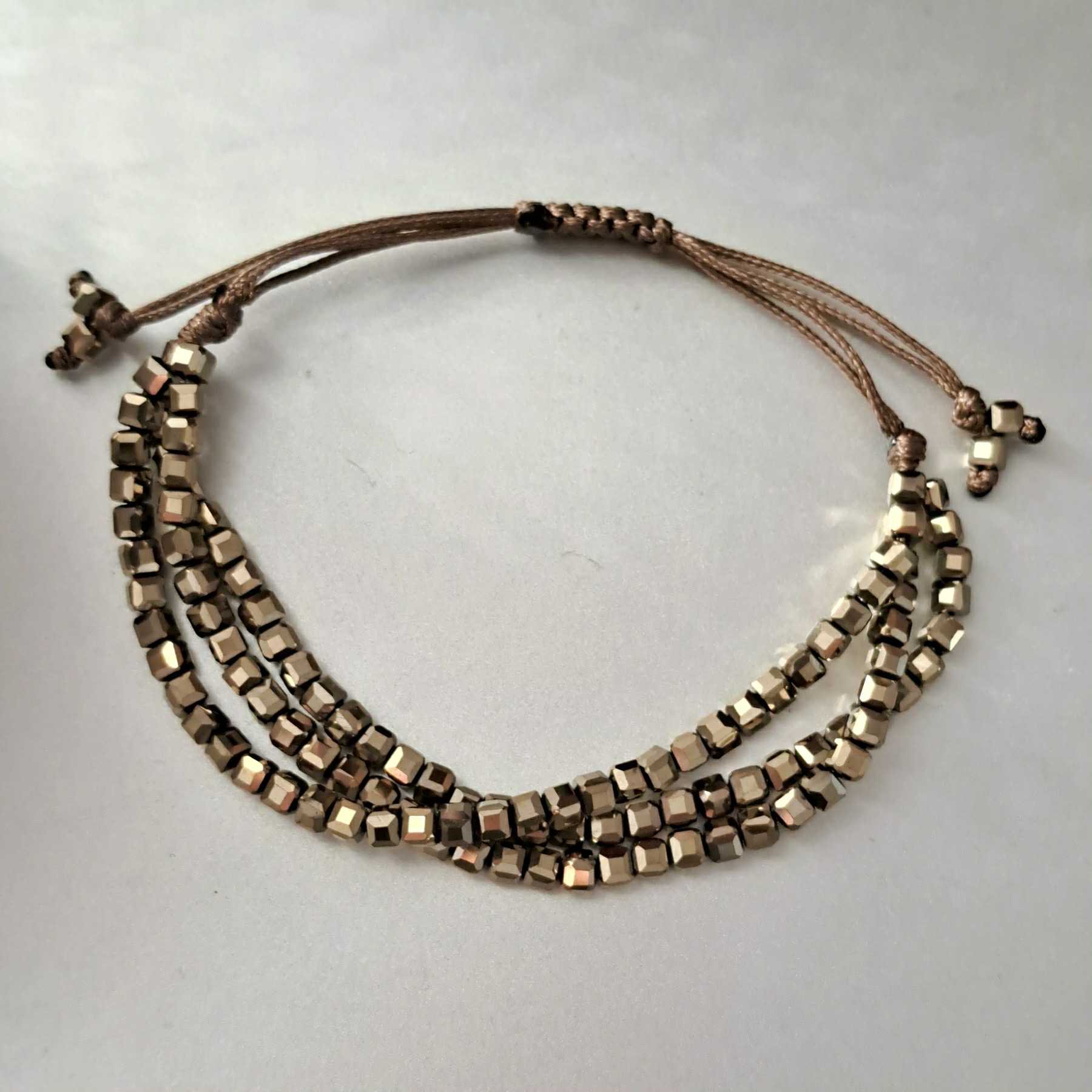 гривна с три реда кубичен хематит и кафяв конец подарък