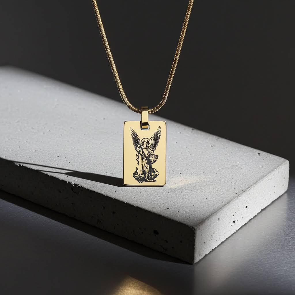 гравирано колие с Арх.Михаил подарък