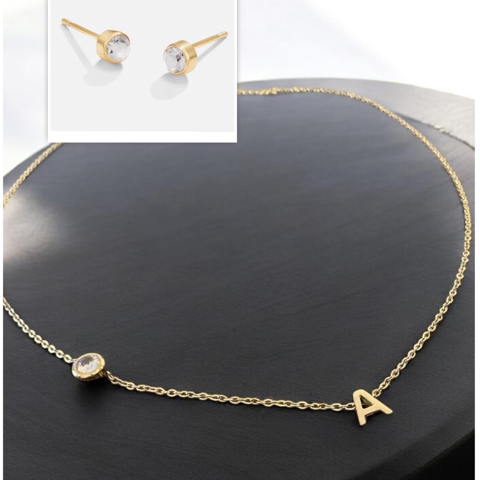 комплект колие с буква и обеци