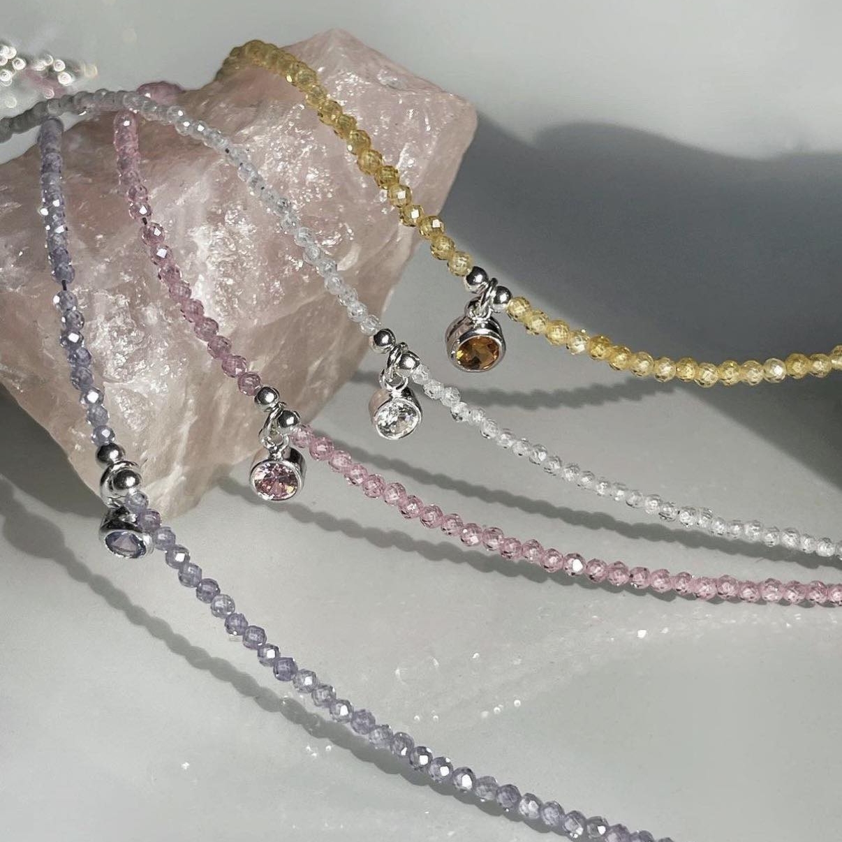 Чокър от естествен камък с цирконий подарък