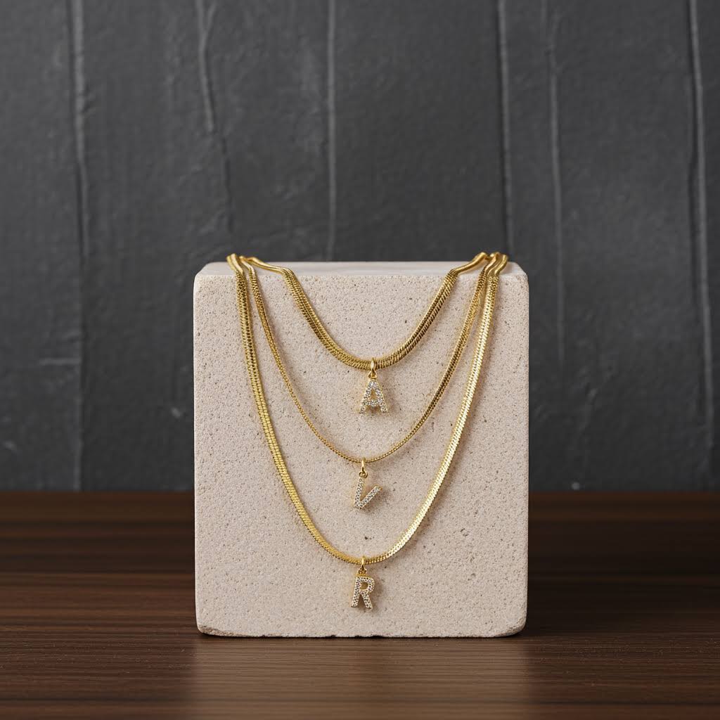 Колие с буква