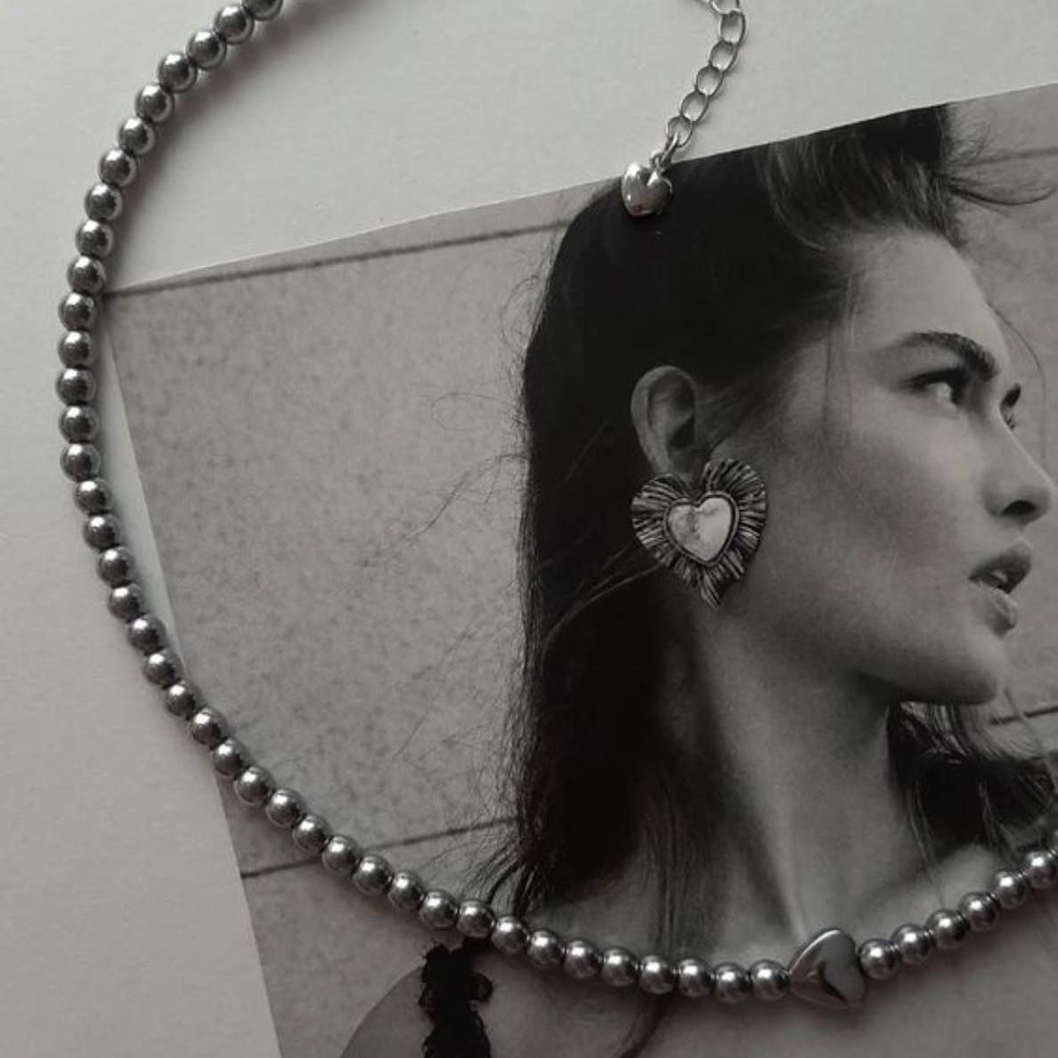 колие с хематитени топчета и сърце подарък