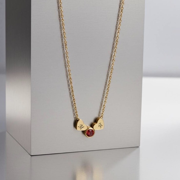 Гравирано колие с две сърца и цирконий