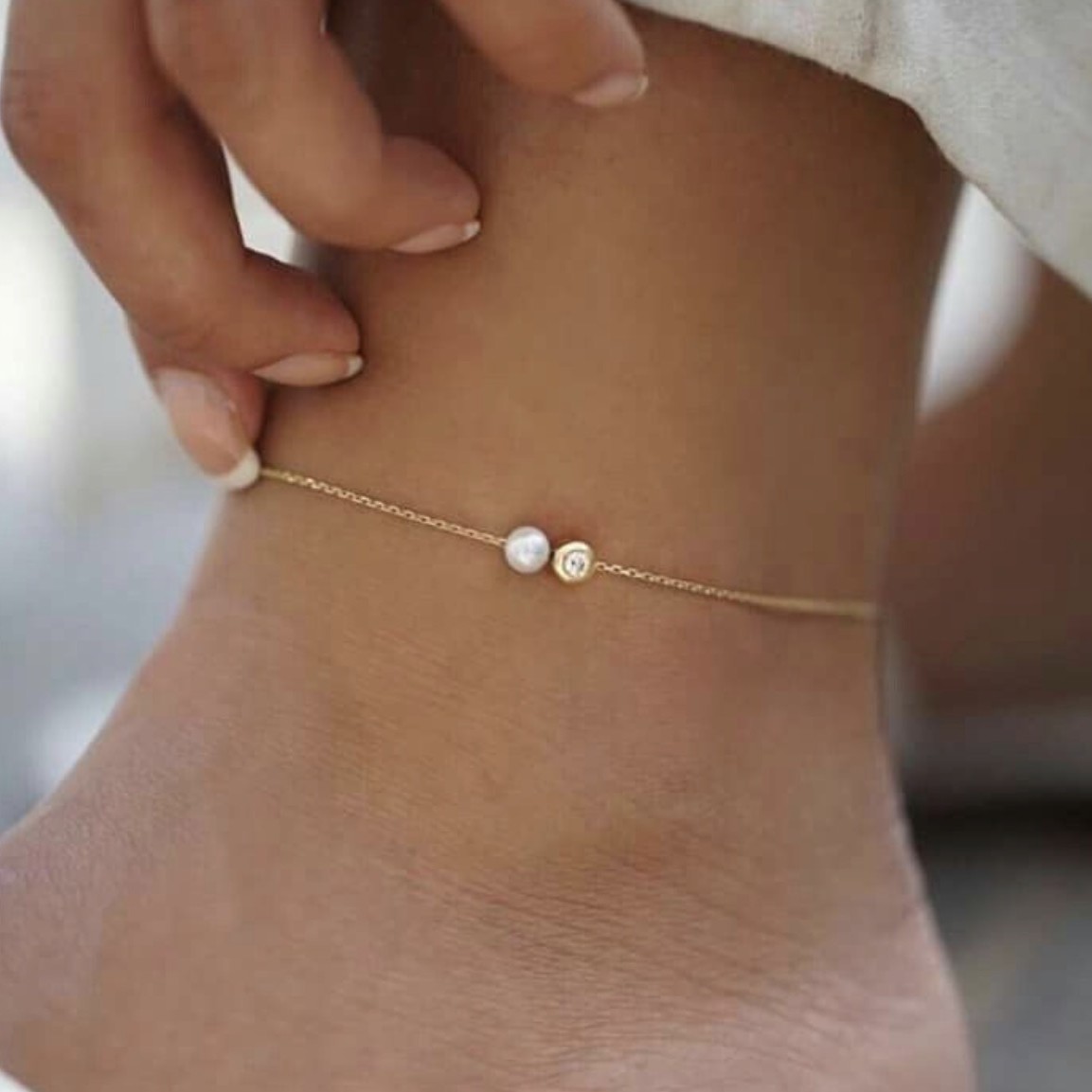 гривна за глезен с цирконий и перла