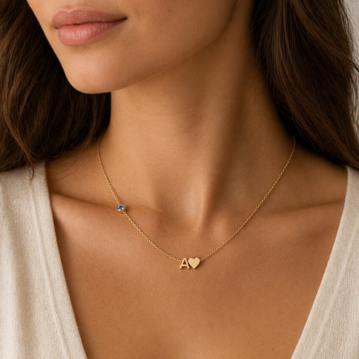 колие с буква и цирконий