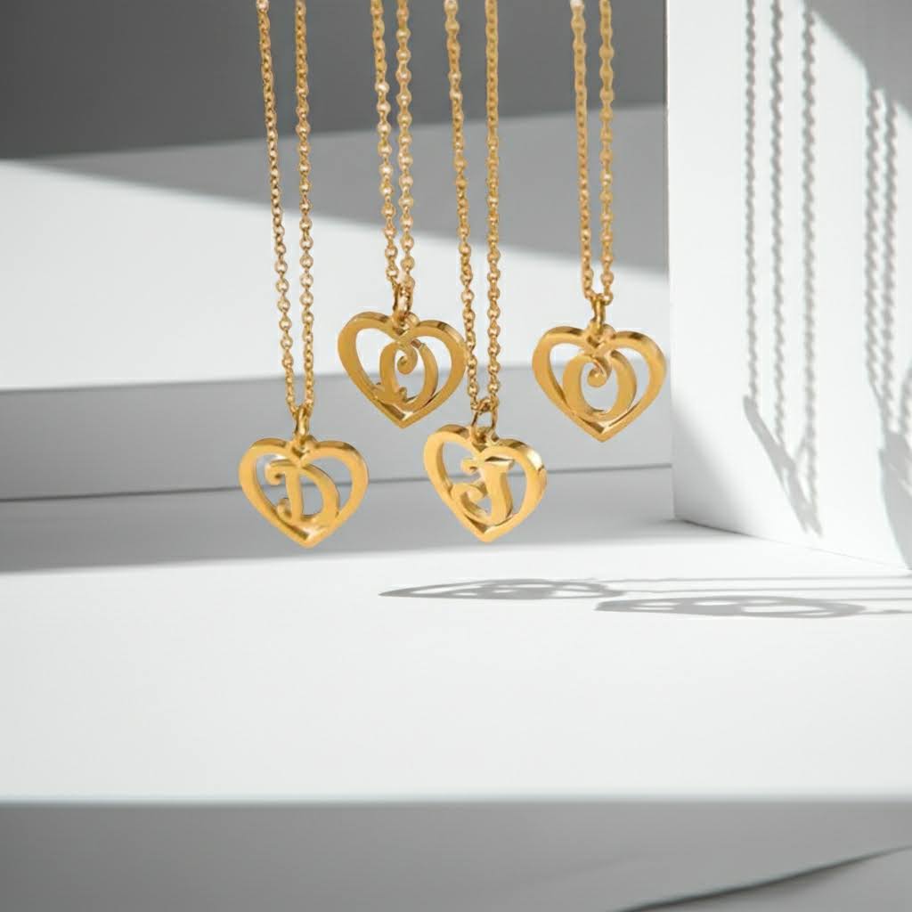 колие с буква в сърце подарък