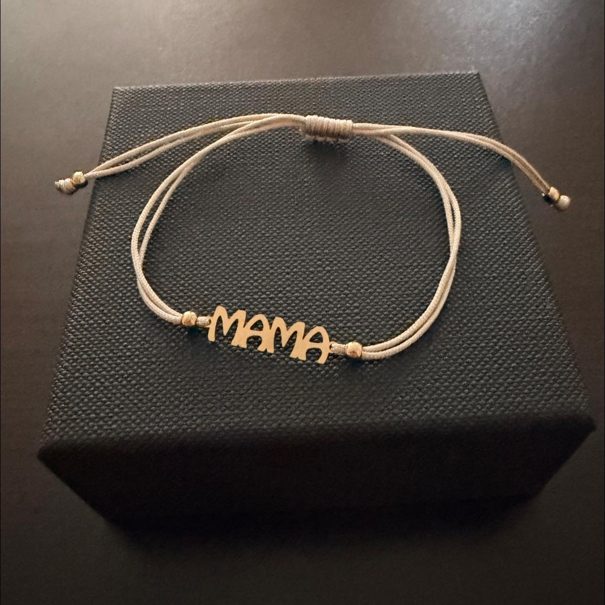 гривна с букви мама и конец подарък