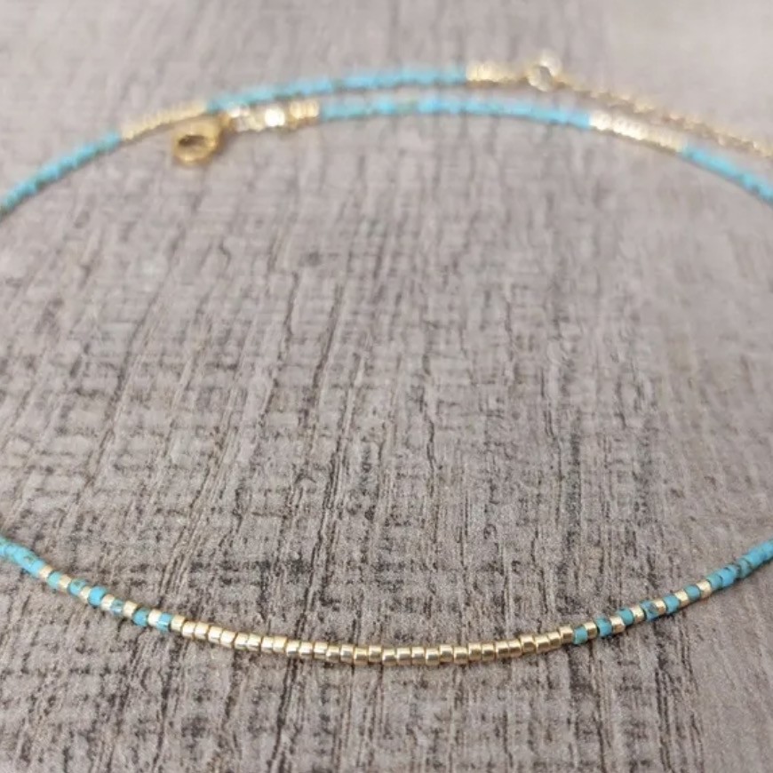 чокър с мъниста тюркоаз