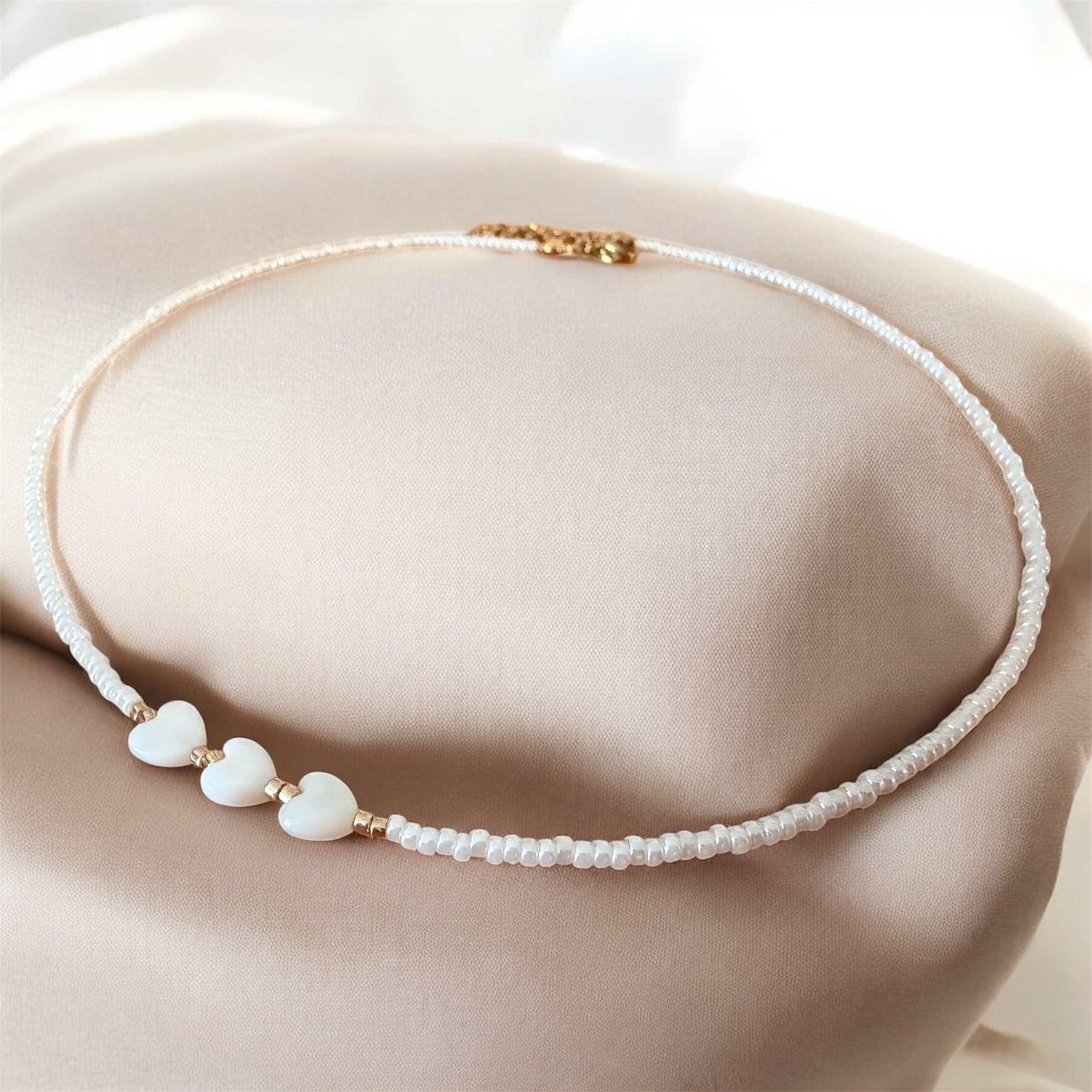 колие по врата със седефени сърца