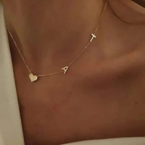 колие със странични букви Т А и сърце подарък