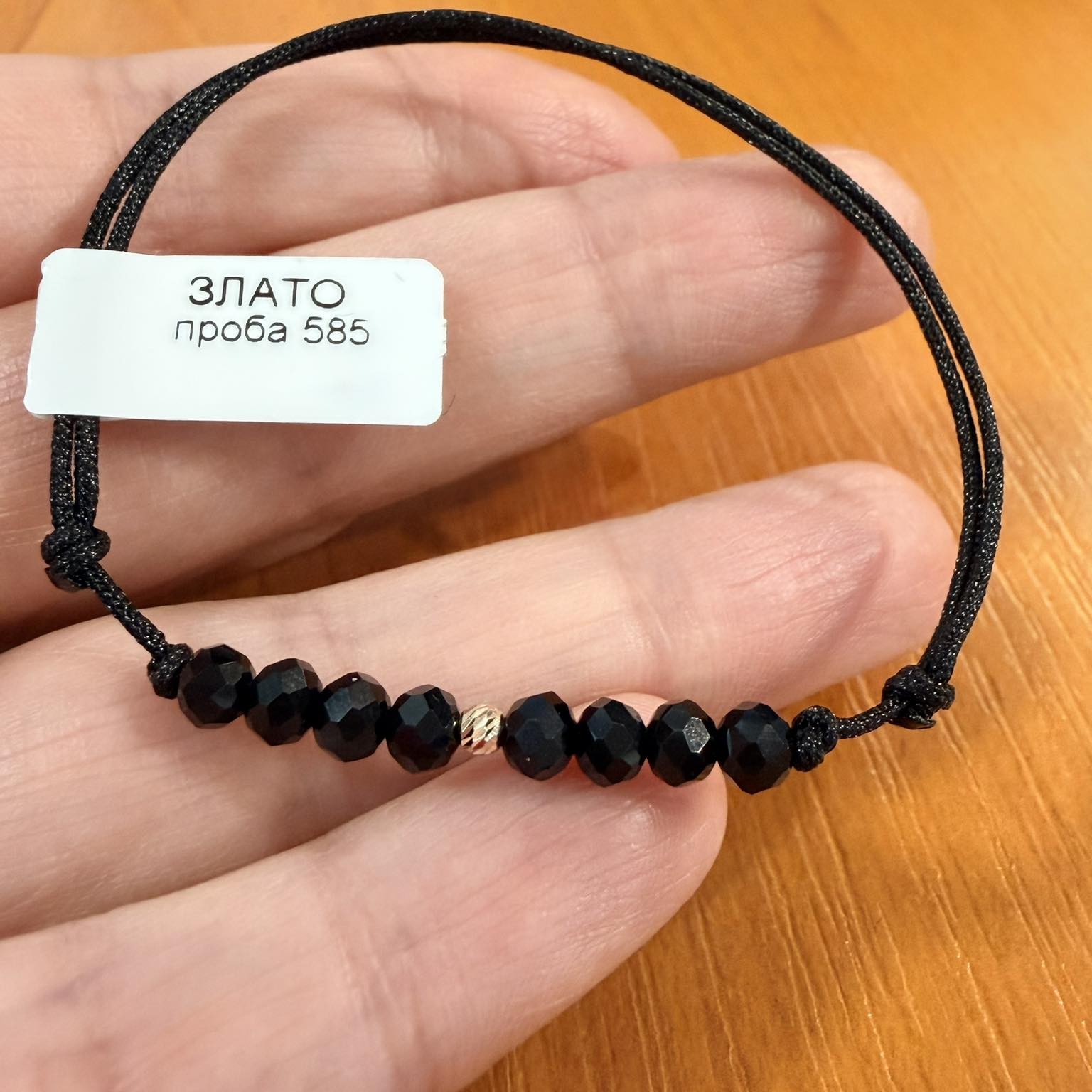 гривна със златно топче черни кристали и черен конец подарък