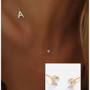 комплект странична буква и обеци с цирконии подарък