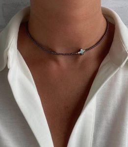 колие с кръст и хематит подарък