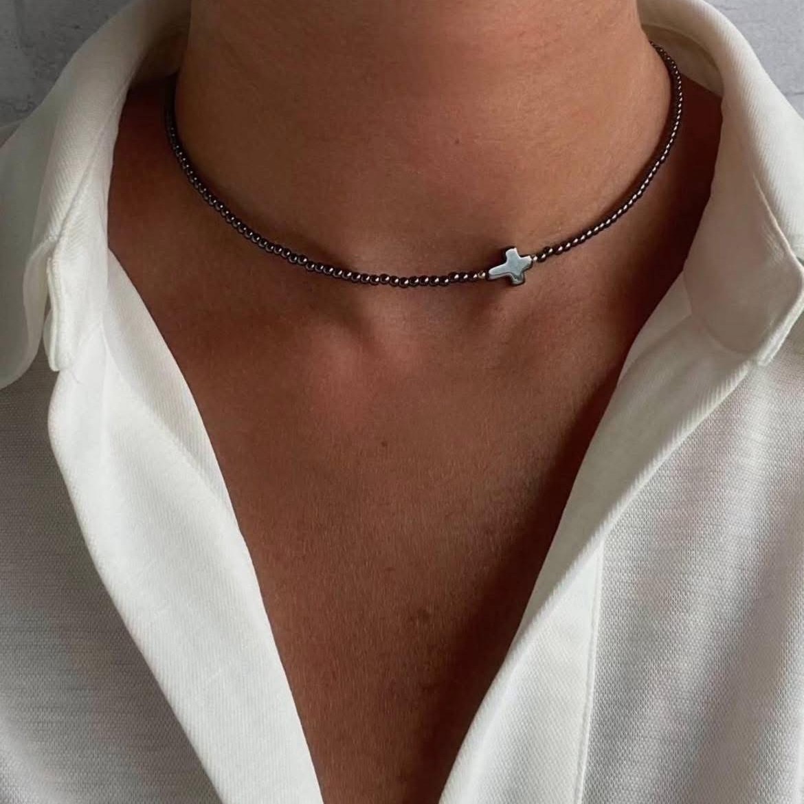 колие с кръст и хематит подарък