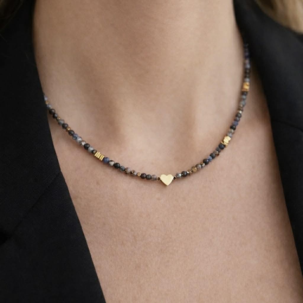 Колие със сапфир, хематит и сърце подарък