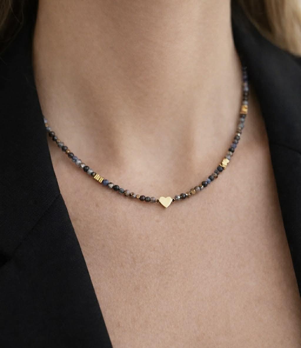 Колие със сапфир, хематит и сърце подарък