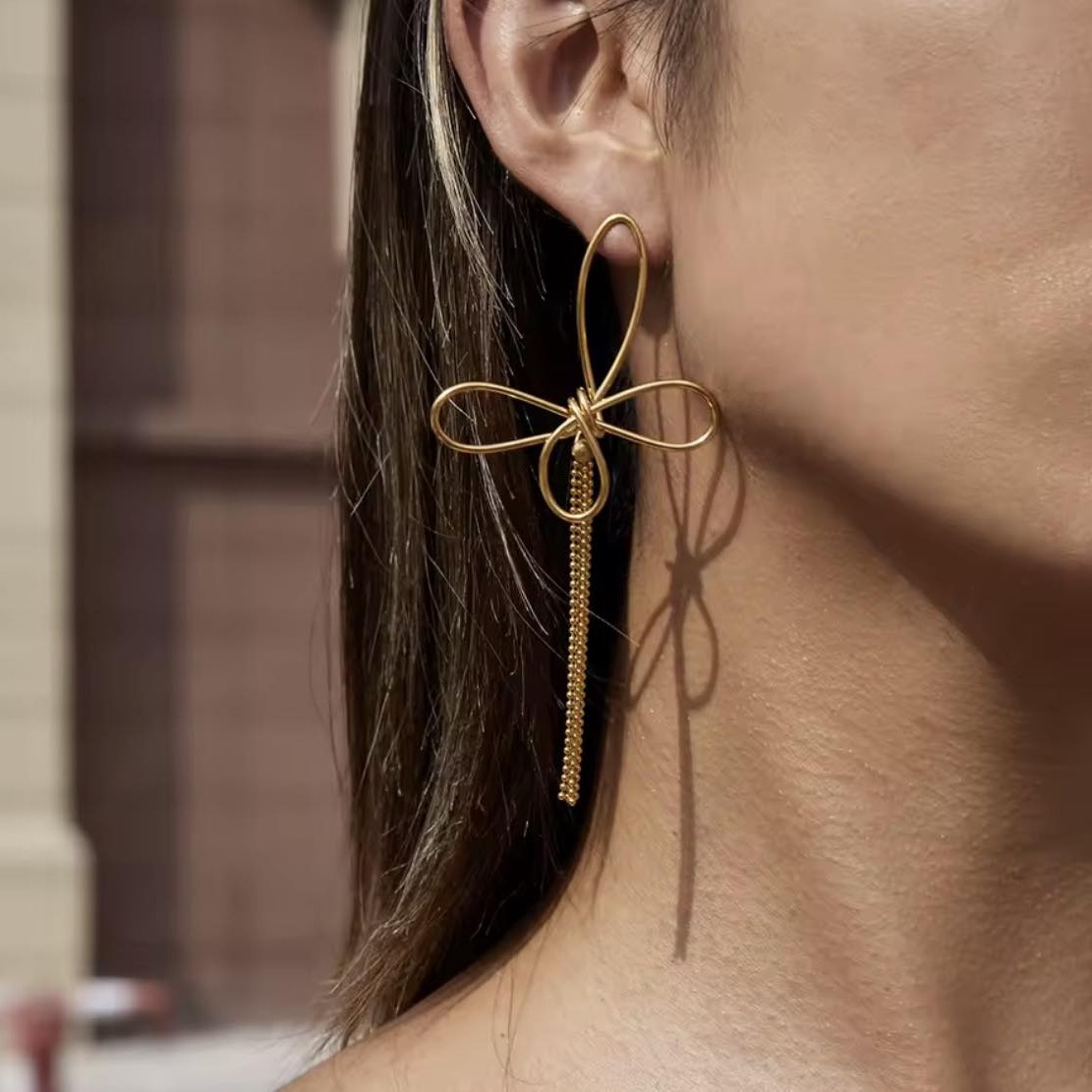 обеци панделка подарък