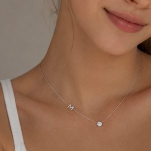 колие с буква и цирконий